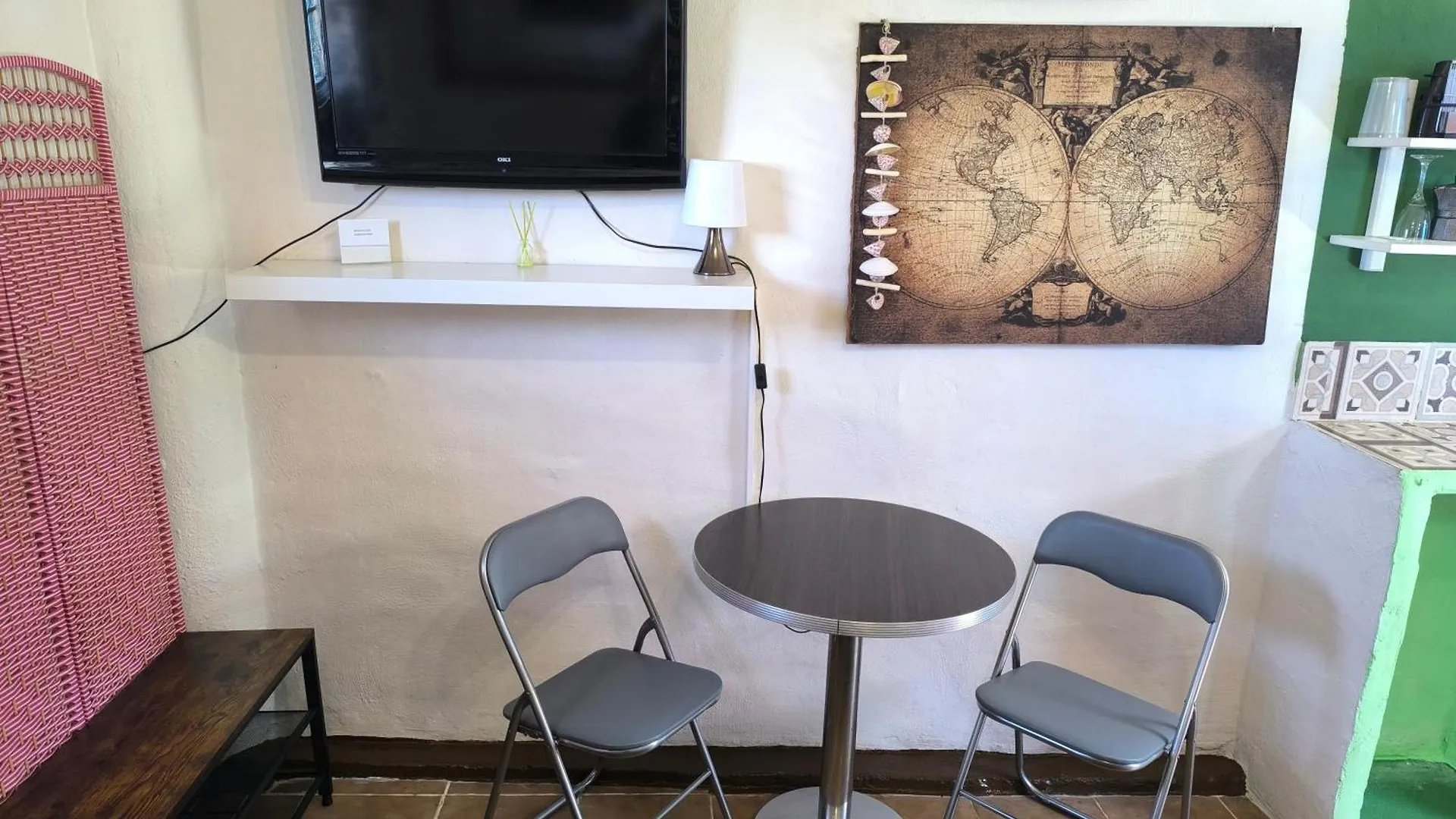 Seaside Double Room with Private Kitchen & Bathroom Algeciras Apartment